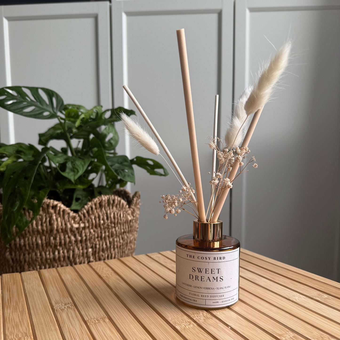 The luxury floral reed diffuser